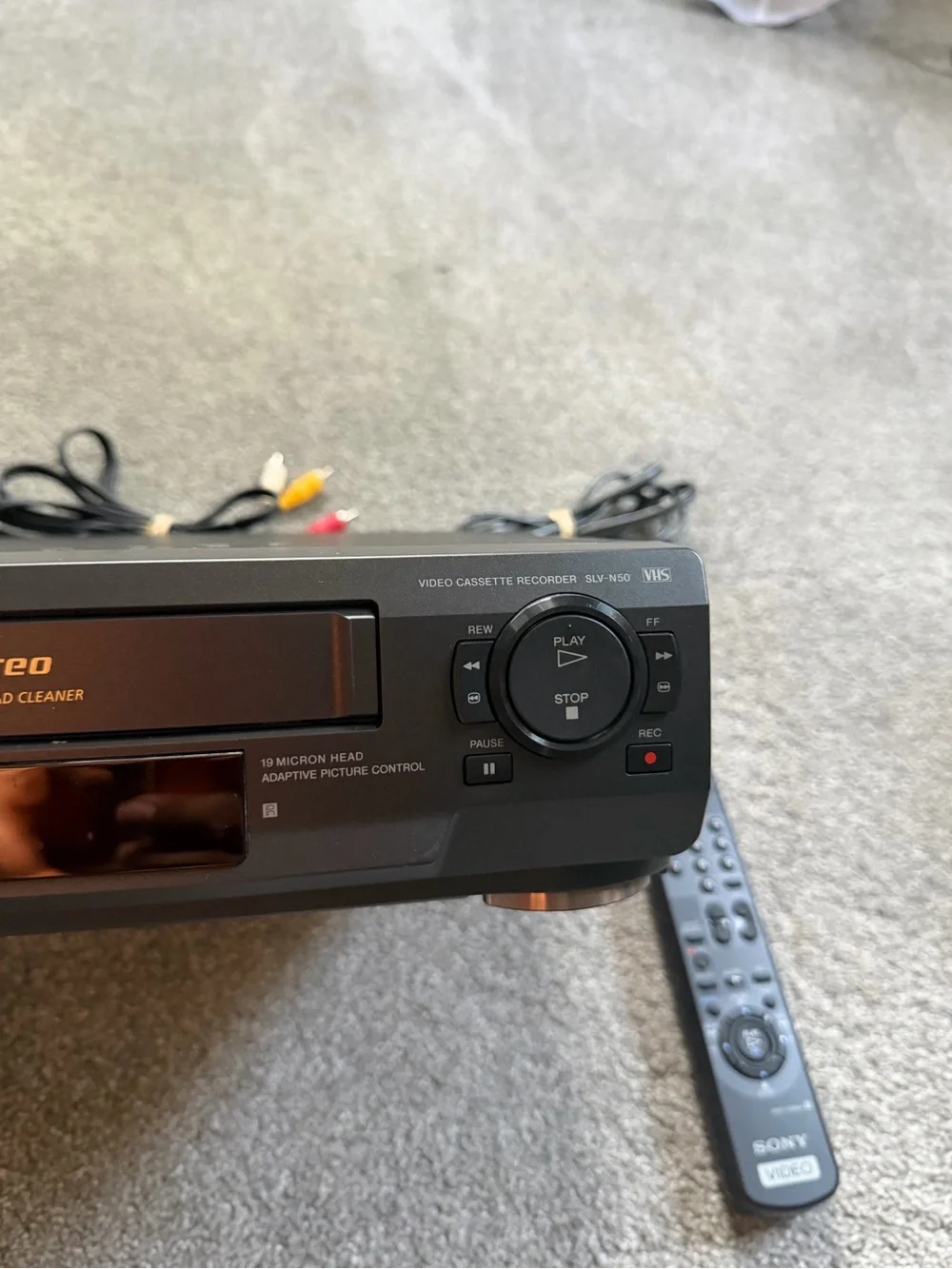 Sony SLV-N50 4-Head Hi-Fi Stereo VHS Video Cassette Recorder with remote